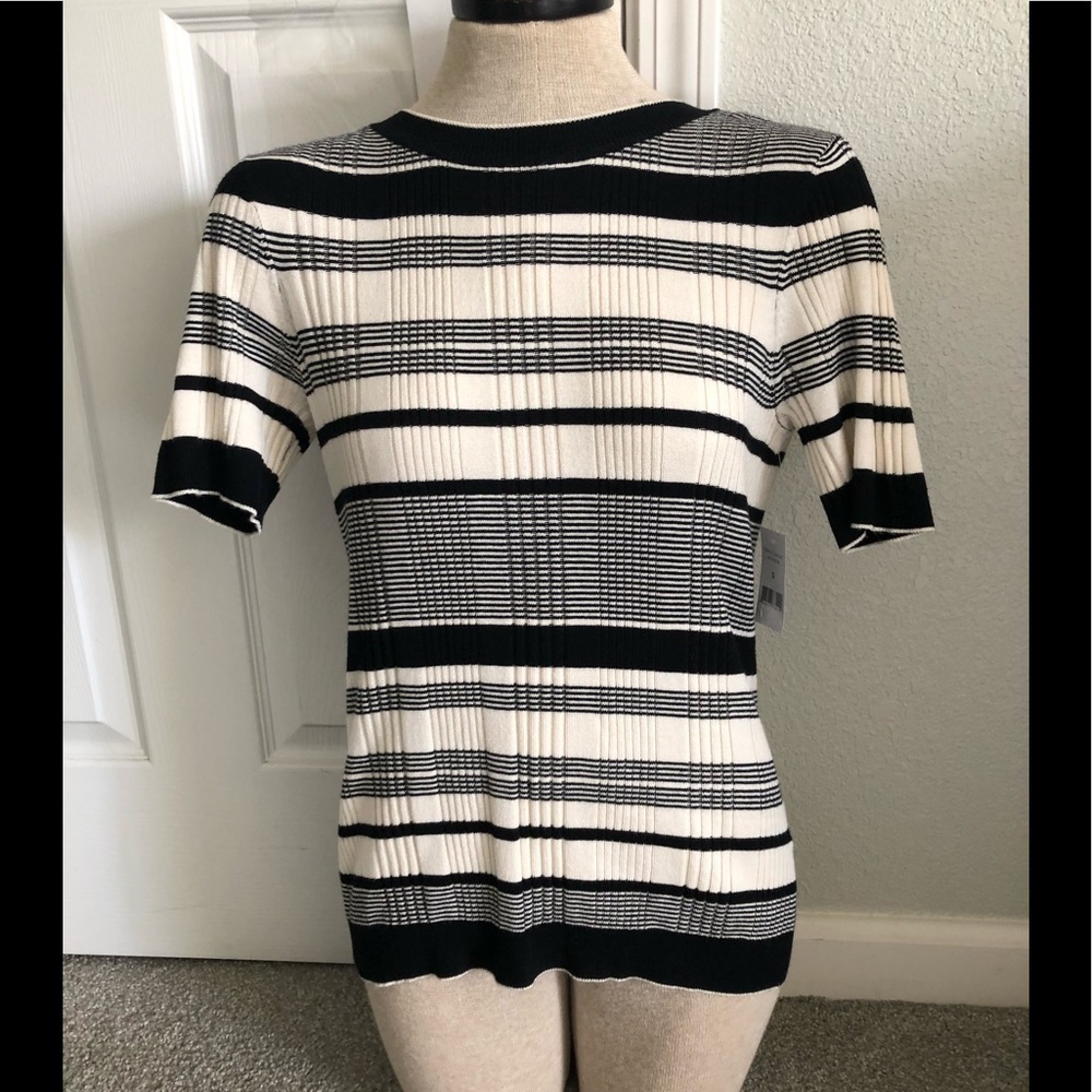 DIP NWT/light weight top, black/ivory size small
